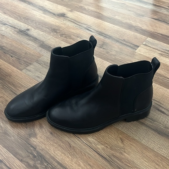 Steve Madden Black Booties - Picture 3 of 4